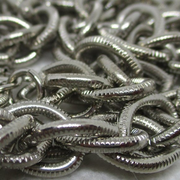 Heavy Textured Large Link Necklace Silver Tone Metal Rolo Large Link Chain - Picture 8 of 8